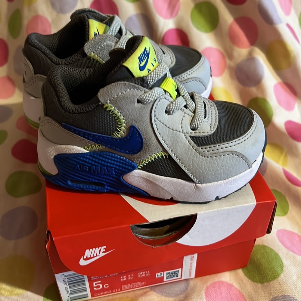 Nike - Picture 2 of 4